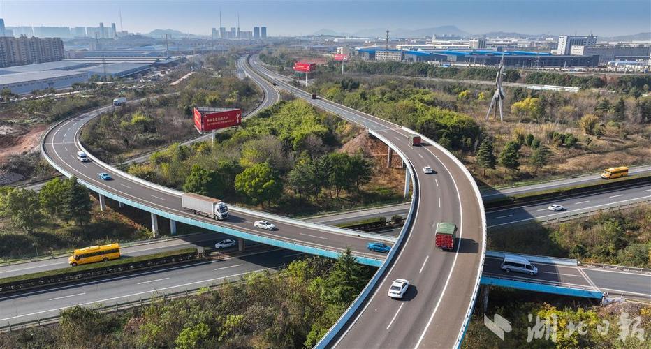 湖北省高速公路客货运输稳步回升 道路货物运输的韧性体现